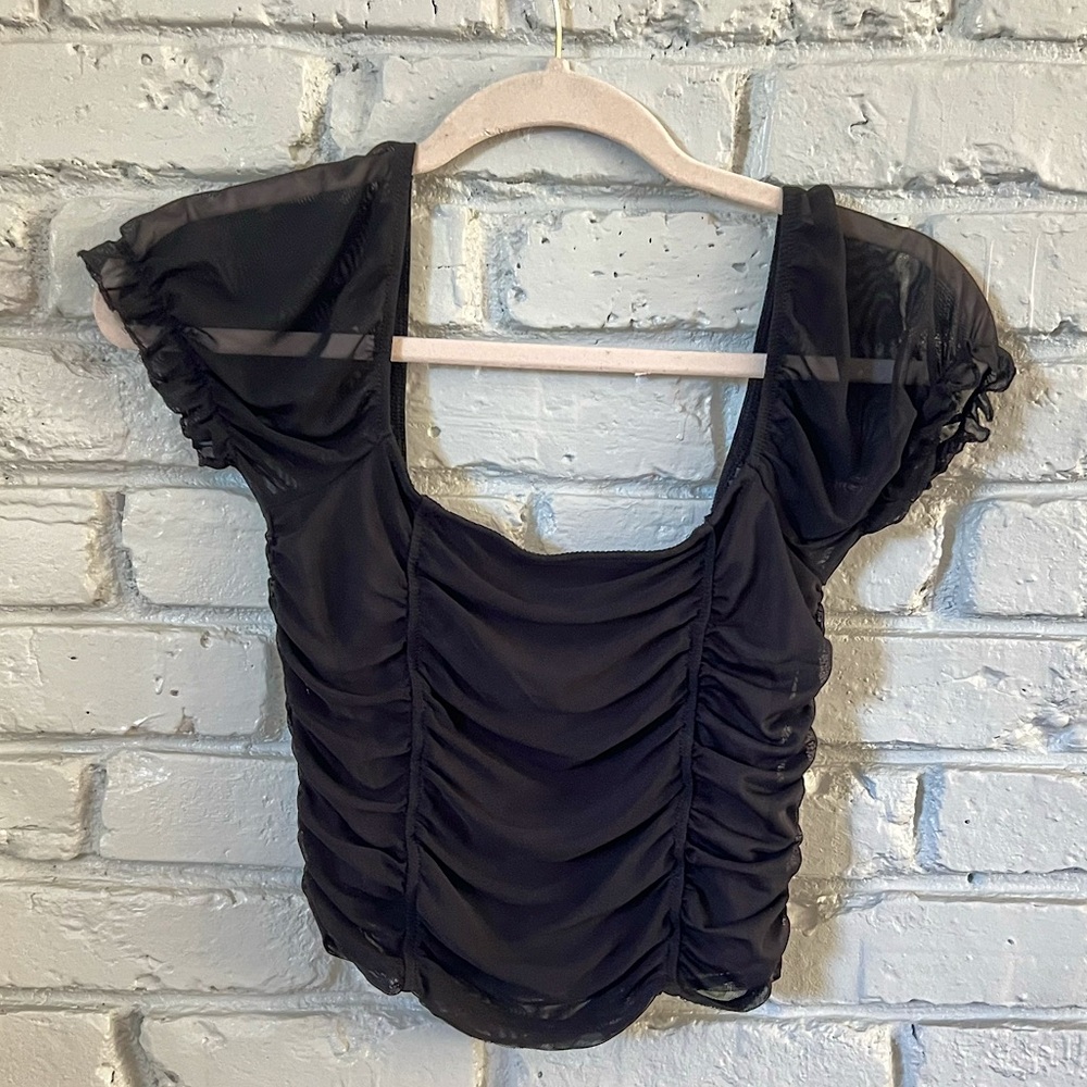 ♣️black puff sleeve top♣️ scoop / square -ish neckline | ruffle frill sleeve